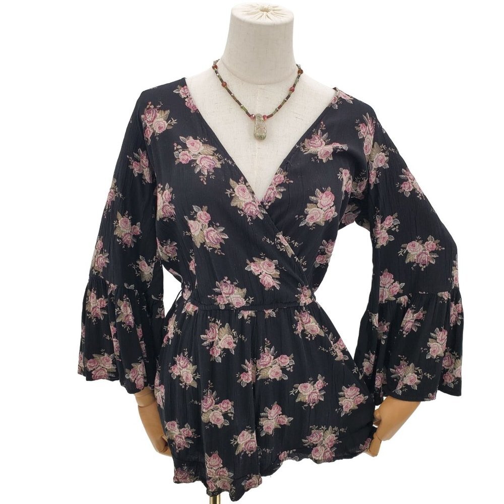 American‎ Eagle Womens Boho Bell Sleeve Floral Romper Shorts Sz M V-Neck Pockets